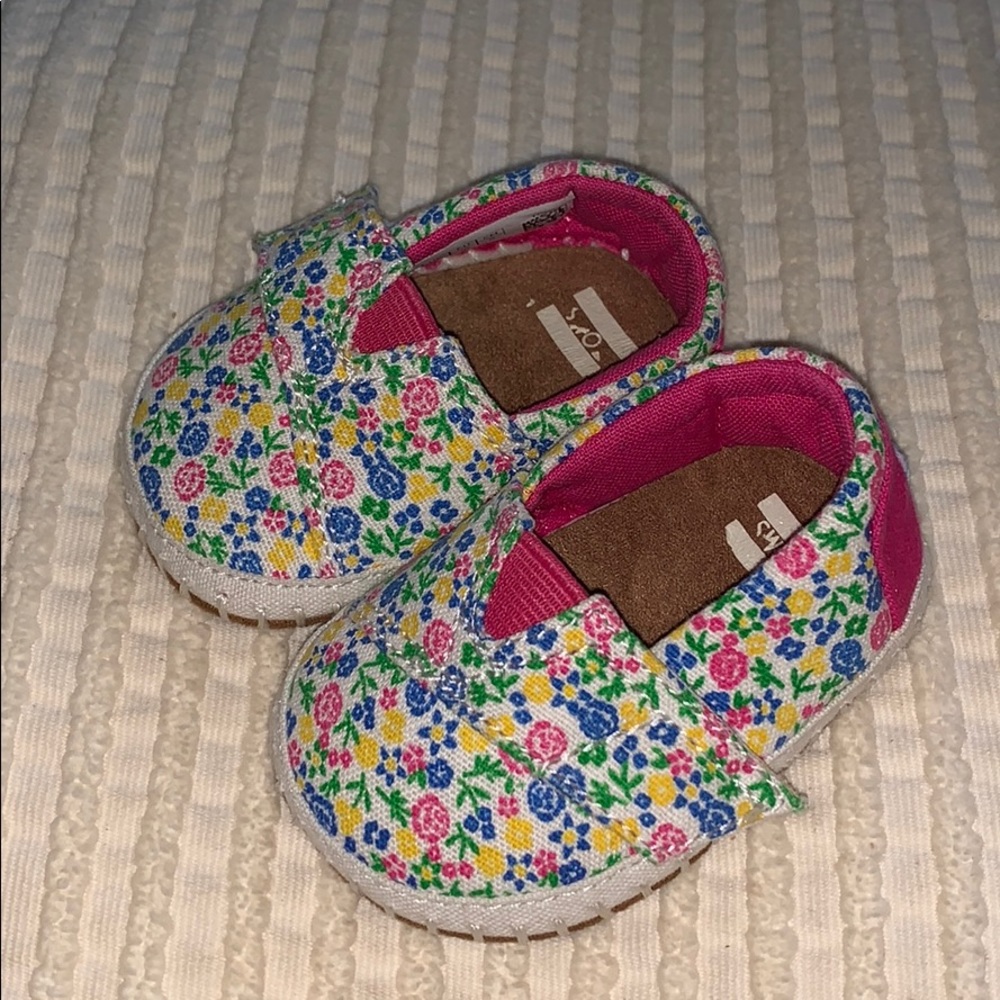 Baby girl TOMS
